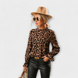 Kayla – Blusa od Leoparda sa Plisiranom Ovratnikom