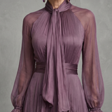 Demetria | Haljina Maxi sa Raskošnim Ovratom i Ruffles