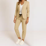 Monique | Moderna elegancija u udobnom kompletu
