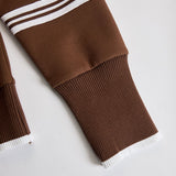 Carla - Retro Sportski Set sa Remenom u Sivo-beloj Boji sa Polu-zatvaračem i Širim Pantalonama