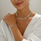 Hélène™ – Elegantna minimalistička večna ogrlica